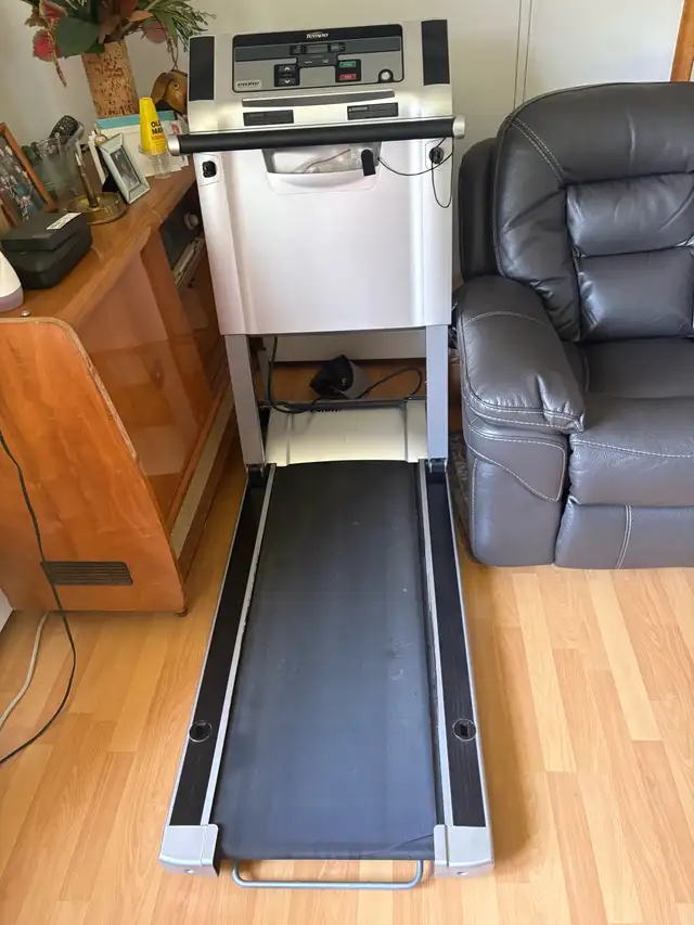 treadmill in Exercise Equipment in Charlottetown - Image 2