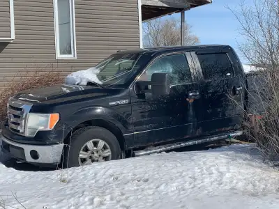 f150 5.0 v8 a vendre pour pieces porte et boite percé, mecanique a1 vire comme une bille, jai pour 2...