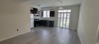 ✨ Bright 2 Bedroom Secondary Suite for Lease – In-Suite Laundry