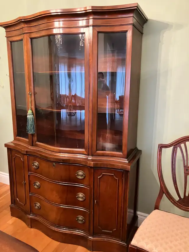 Gorgeous dining room set mahogany set ,dining table with two  le in Dining Tables & Sets in Markham / York Region - Image 4