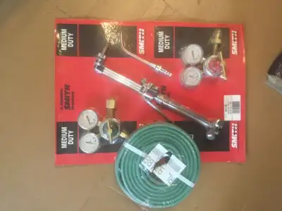 Smith welding and cutting outfit medium duty never used still in package plus 25 feet of hose includ...