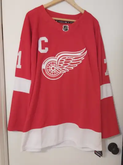 Detroit Red Wings Dylan Larkin Jersey Extra Large $70 Firm, View more