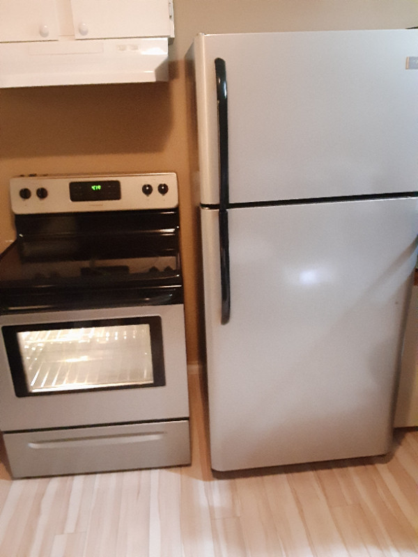 cuisiniere + frigo  (lava-vaisselle gratuit) dans Cuisinières, fours et fourneaux  à Lanaudière