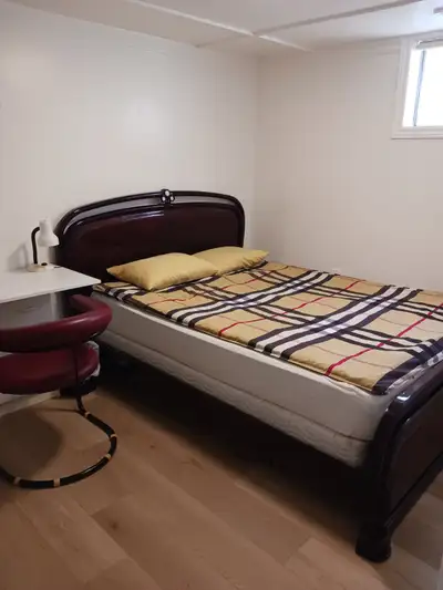 A brand new private daily room with a queen-size room