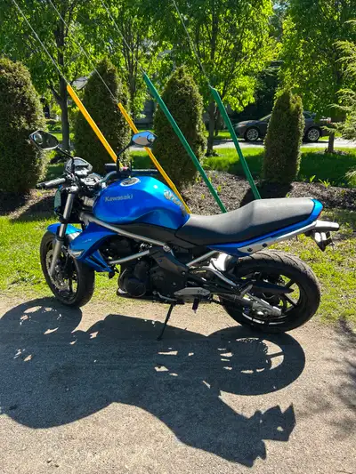 Kawasaki ER6-N 650cc 2009 Très bonne moto en excellente condition. Pneus neufs posés cette année et...