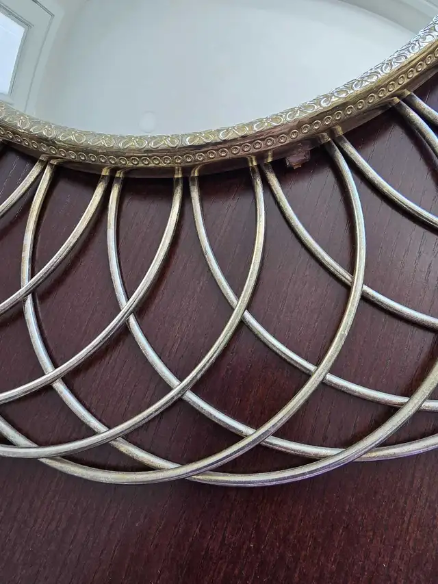 Vintage Gold Metal Round Wall Mirror in Home Décor & Accents in Edmonton - Image 3