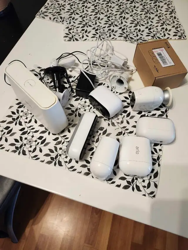 Arlo Security Cameras and Base Station570159739343349762