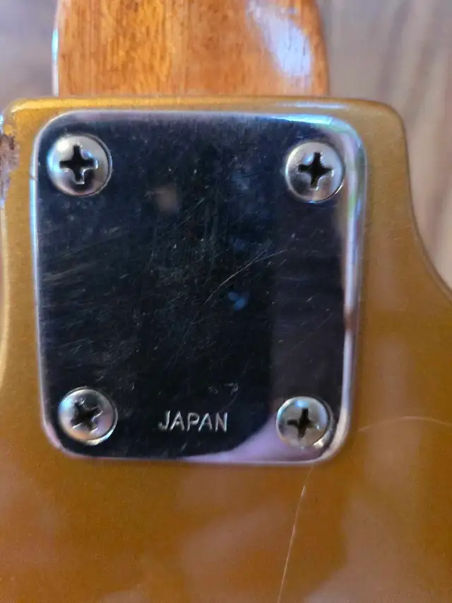 ELECTRIC GUITAR 442454238403635202