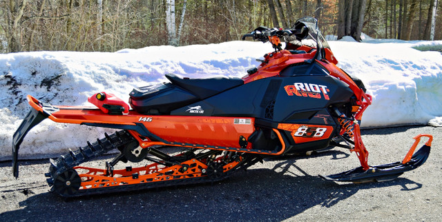 2025 Arctic Cat RIOT 858 ES 146 (1.75") ATAC ORANGE in Snowmobiles in Oshawa / Durham Region - Image 2