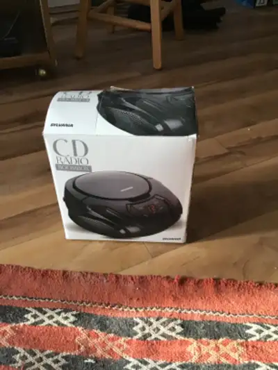 Radio boombox neuf pas de prise pour écouteur alors je le vend…., View more