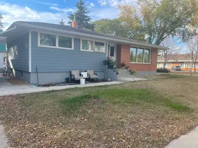 1. Near:only one road away from the university, 500 meters away from the university, about 3 minutes...