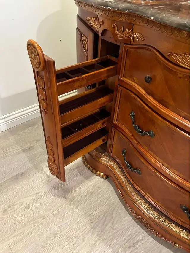 REDUCED Queen Micheal Amini Sleigh Bedroom Suite in Beds & Mattresses in Campbell River - Image 8