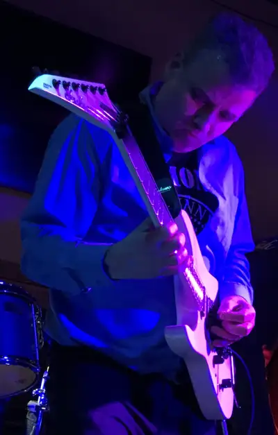 Guitariste cherche chanteur ou chanteuse, View more