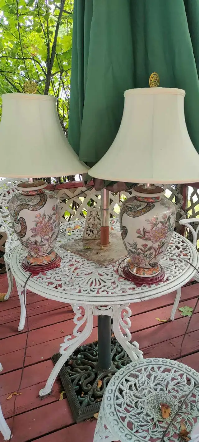 Vintage Oriental floral Table Lamps in Indoor Lighting & Fans in City of Toronto - Image 2