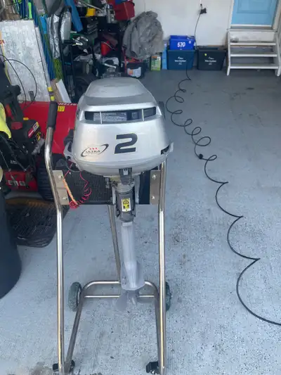 Selling a Honda BF2 HP Outboard Motor. ShortShaft Manual start. This motor is air-cooled and is in e...