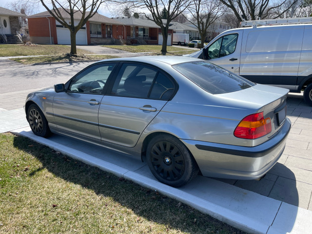 BMW 2003 320i Manual Leather + 2.5 Sets of Tires in Cars & Trucks in Mississauga / Peel Region - Image 3