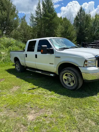 2005 F350 400km Runs awesome Shouldn’t need much Spare parts included I need this gone asap make an...