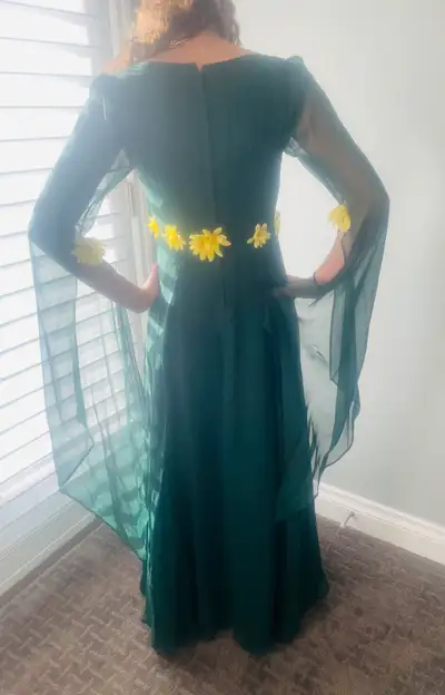 Princess goddess dress with yellow flowers. Size 2-4