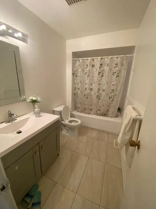 Rooms from $799 or Full 3-Bed House! (3  Parking)