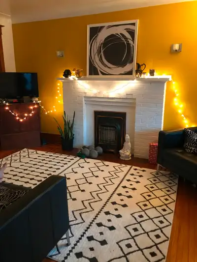 Room for RENT in WARM & FuZZy Household.