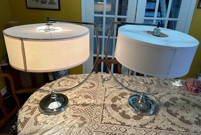 A PAIR OF LARGE ELEGANT ARK TABLE LAMPS in Indoor Lighting & Fans in Regina - Image 4