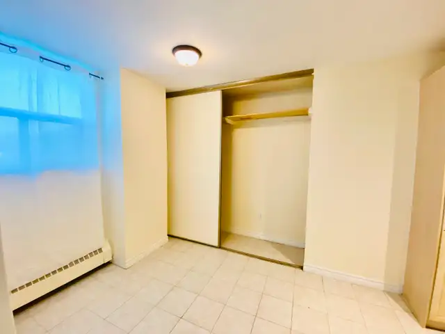 GROUND-LEVEL LARGE CORNER SUITE 4RENT IN ETOBICOKE 401 & KIPLING