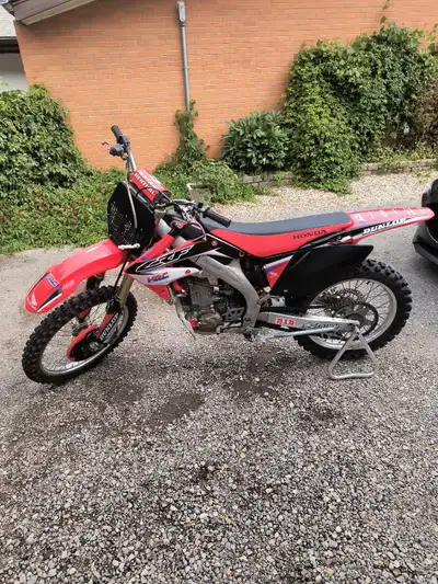 Excellent condition, only a few hours on complete top end rebuild. New header, lowering kit and plas...