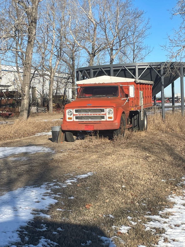 1972 2 Ton  in Farming Equipment in Regina - Image 2