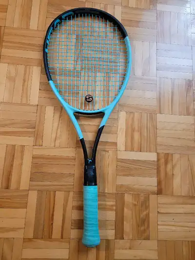 Bonjour. Raquette de tennis Head boom pro 2024 à vendre. Elle est en très bonne état. Le cordage est...
