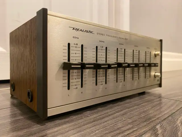 Vintage Realistic Stereo Equalizer in Stereo Systems & Home Theatre in St. Catharines - Image 3