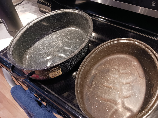 Two Graniteware Turkey Roasters - Perfect Condition in Kitchen & Dining Wares in Winnipeg - Image 2