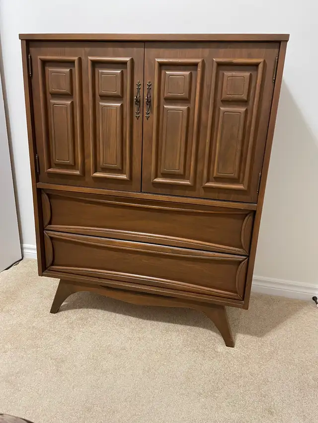 Bedroom furniture in Dressers & Wardrobes in Kingston - Image 5