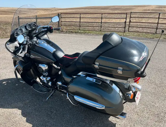 ONLY 9,986 KMS!  MINT CONDITION! in Street, Cruisers & Choppers in Calgary - Image 7