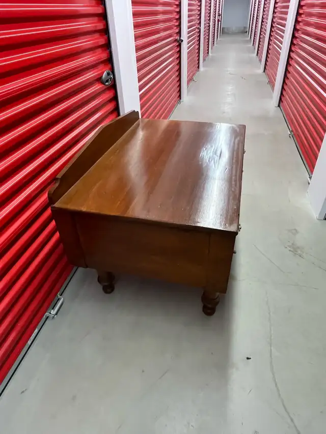 Antique Wooden Desk in Desks in City of Toronto - Image 6