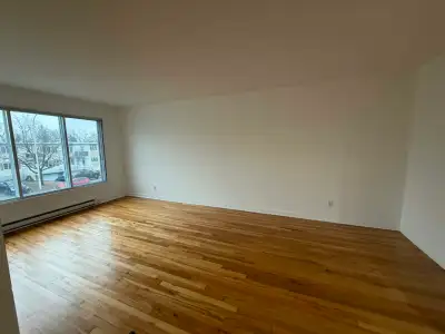 Bright and spacious 5 ½ apartment available in a quiet and desirable neighborhood in Boisbriand. Per...