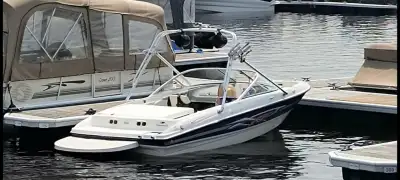 Bayliner 185XT Wake édition Mercuiser 4.3L 190HP Cruise control perfectpass Systeme de son 2x 8'' av...