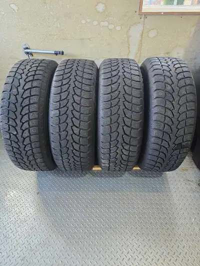 Rovelo RWS 677 winter tires 245/60R18 12/32 thread left Steel rims Centre bore: 63.4 mm Bolt pattern...