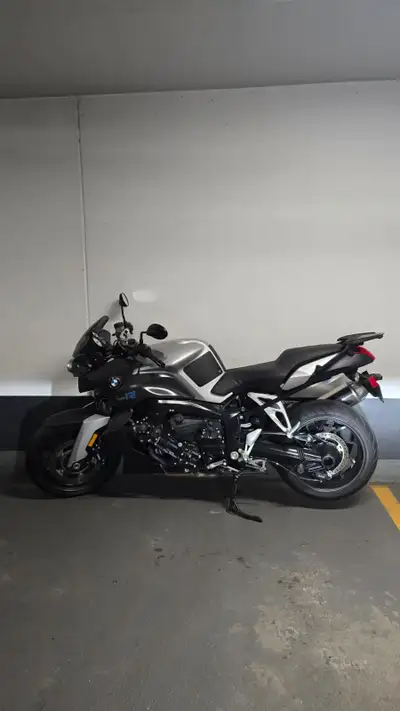 2006 BMW K1200 R For sale 2006 k1200R with 14787k km. Great condition. No accidents, heated grips, k...