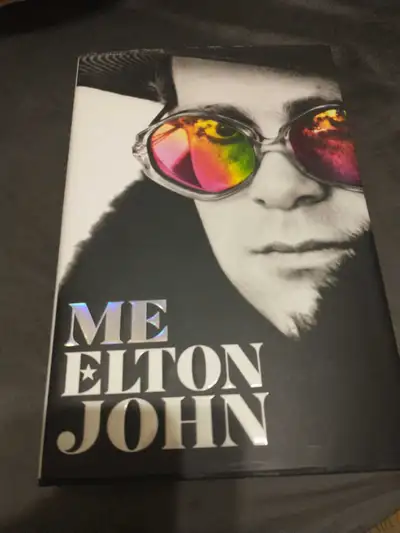 374 pages, hardcover. Dive into the captivating life of a music legend with this hardcover autobiogr...