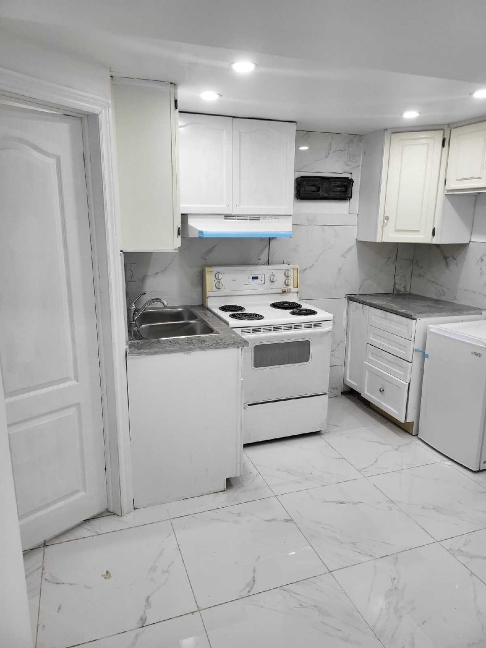 Basement for rent close to Clarkson GO station 3