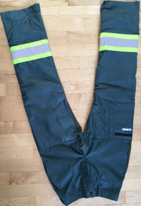 Chainsaw protective pants 32 - 34" x 36" (Waist, Inseam).