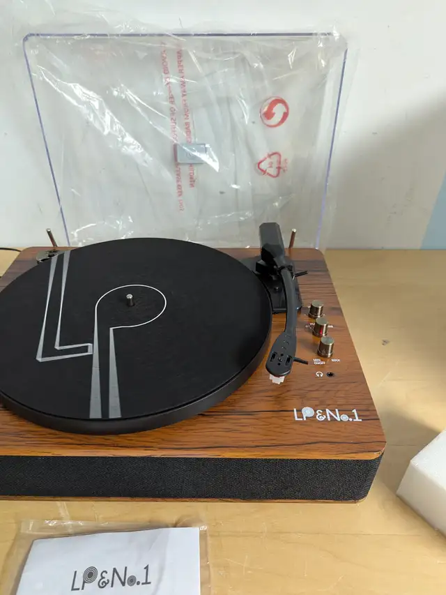 Wireless Turntable with Built-in Speakers & USB - Vintage LP Pla in General Electronics in Mississauga / Peel Region - Image 4