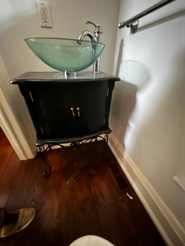 Antique Style Rustic Bathroom Vanity with Faucet & Glass Sink in Bathwares in City of Toronto - Image 2