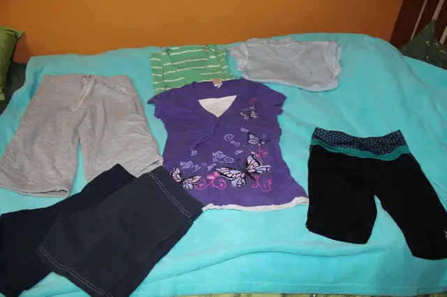 active wear women's small or girls 14 in Women's - Other in Oshawa / Durham Region - Image 2