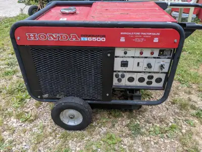 Honda ES6500 gas generator. Twin cylinder water cooled engine. Has auto idle that can be turned on....