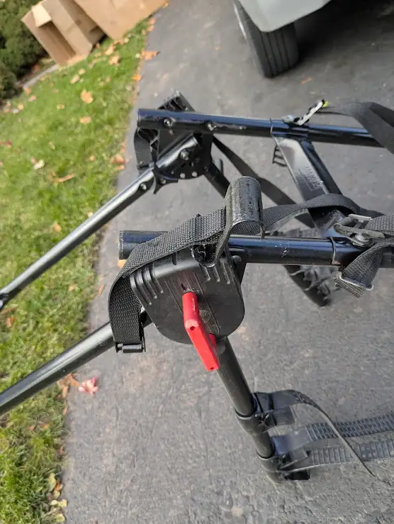 Yakima Kingjoe Pro Bike Carrier Car Bike rack in Road in Oakville / Halton Region - Image 7