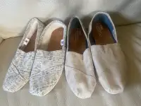 2 toms sneakers new 