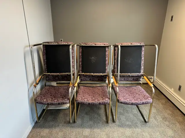 6 office chairs in metal arm rest in wood and good upholstery in Chairs & Recliners in Winnipeg - Image 5