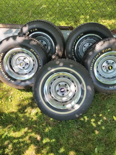 Like new 4 BF Goodrich Radial TA's , 5 bolt rims off chev truck. 275/60 R15. With a brand new spare...