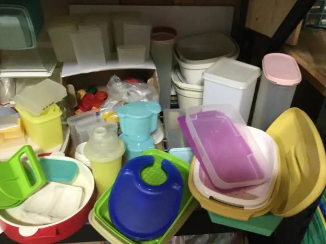 Tupperware vintage   bol jaune soleil en hauteur in Arts & Collectibles in Laval / North Shore - Image 9